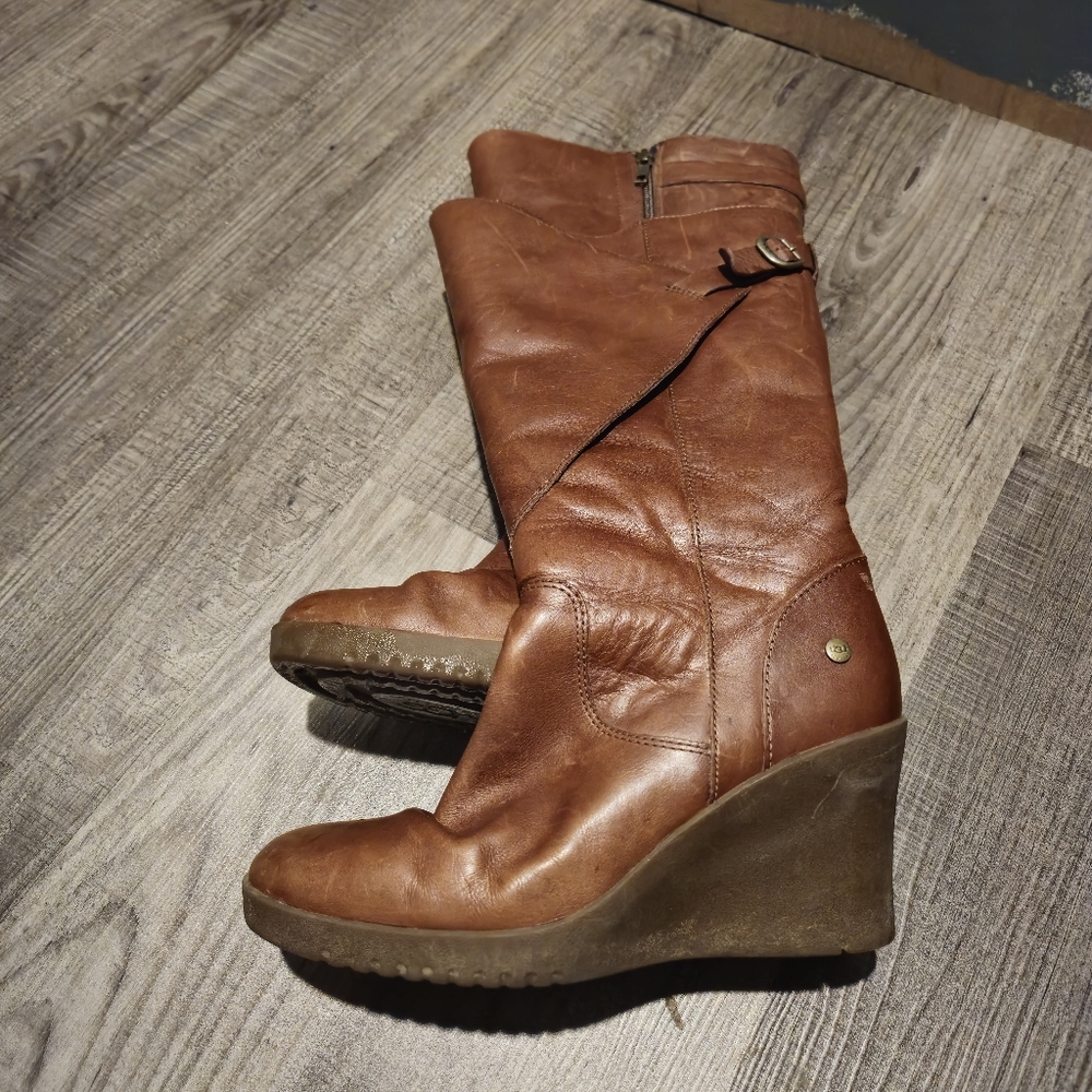 Ugg Maxene Wedge Heeled Boogs Tall Size 9